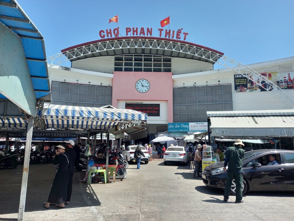 Chợ nằm ngay trung tâm thành phố